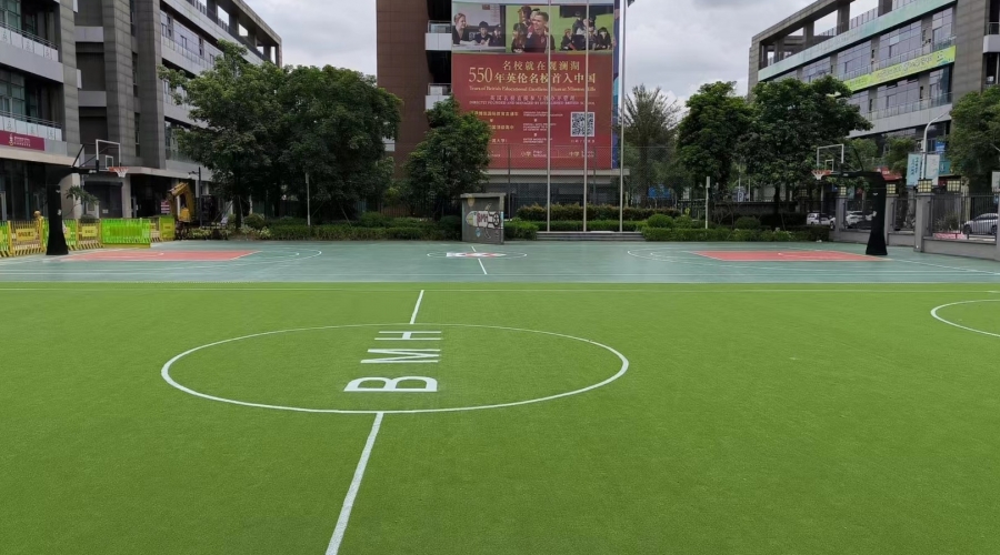 深圳龙华某国际学校人造草足球场